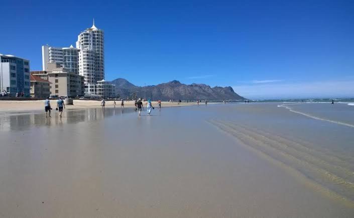 Hibernian Towers 807, Beach Road, Strand Appartement Buitenkant foto